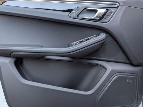 Certified 2025 Porsche Macan S AWD/4WD image 13