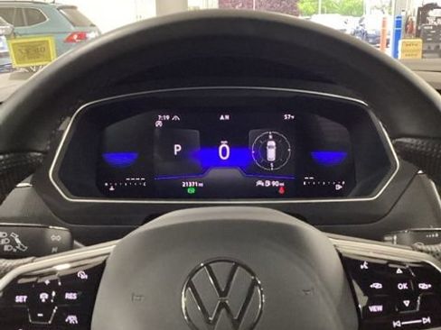 Certified 2023 Volkswagen Tiguan SE R-Line AWD/4WD image 19