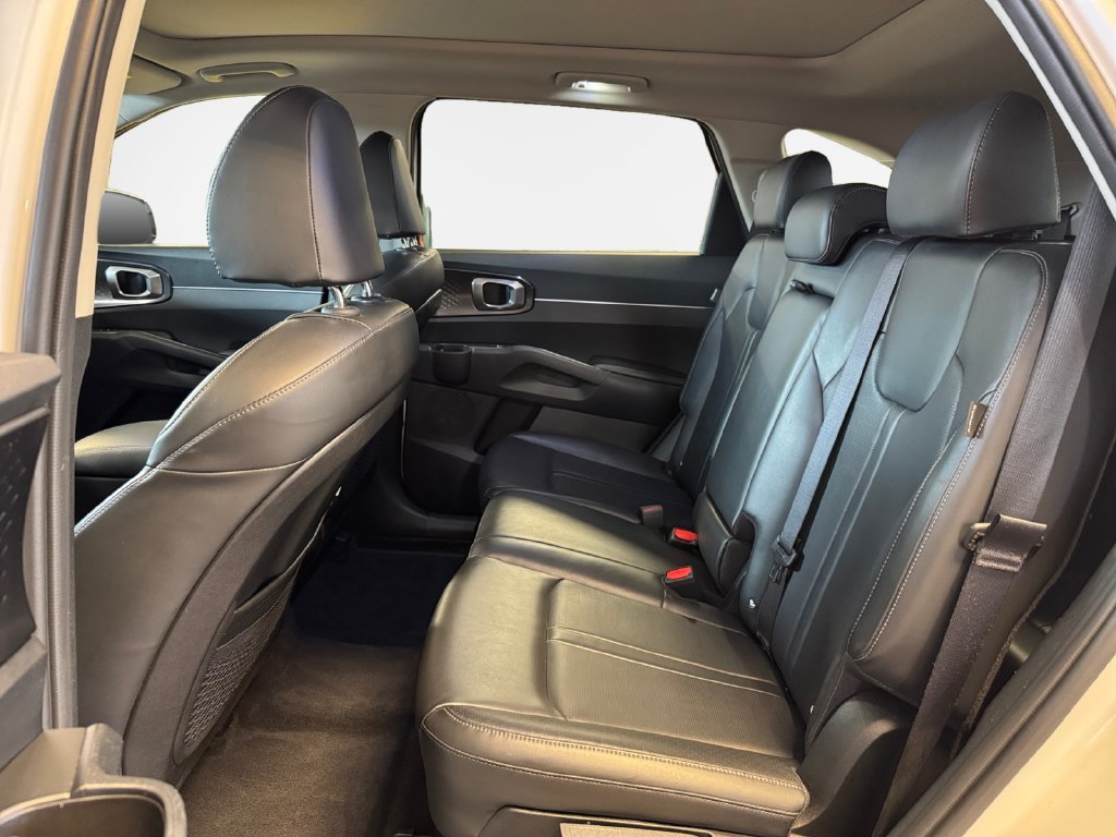 Certified 2024 Kia Sorento S w/ Panoramic Sunroof Package AWD/4WD image 24