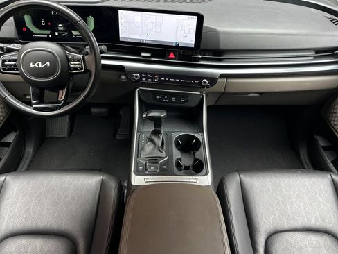 Used 2025 Kia Carnival FWD image 18