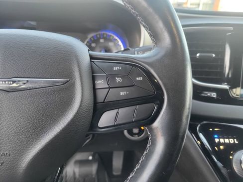 Used 2019 Chrysler Pacifica Touring-L w/ S Appearance Package image 24