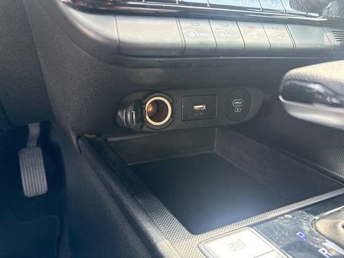 Used 2024 Hyundai Elantra SEL FWD image 31