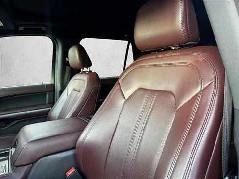 Used 2024 Ford Expedition Limited image 11
