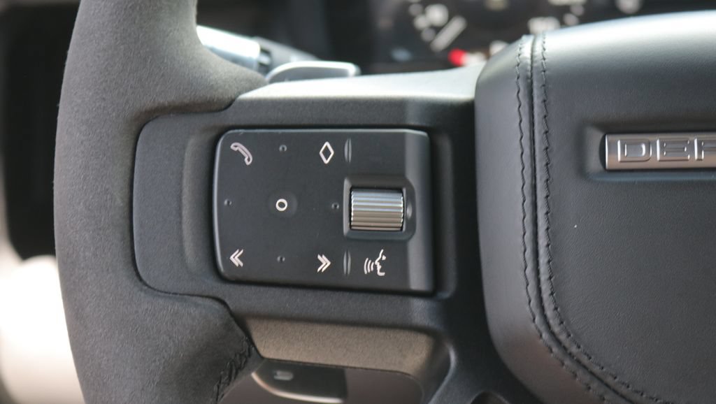 Used 2022 Land Rover Defender 110 V8 AWD/4WD image 19