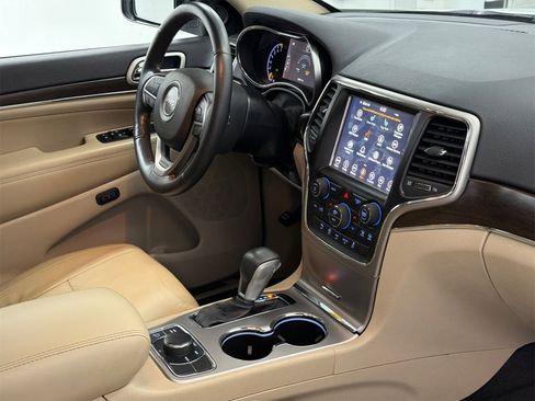 Used 2018 Jeep Grand Cherokee Limited w/ Trailer Tow Group IV image 10