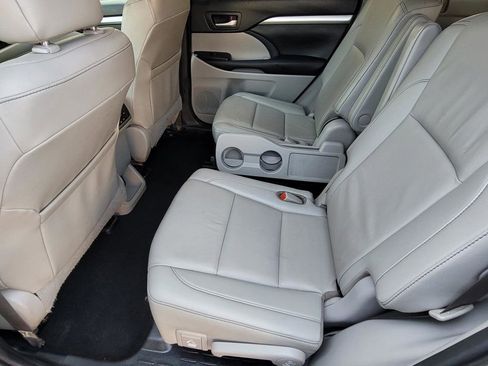 Used 2019 Toyota Highlander XLE image 9