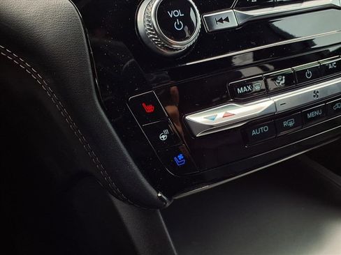 Used 2022 Ford Explorer Platinum w/ Technology Package image 20