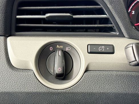 Used 2022 Volkswagen Passat 2.0T SE image 10