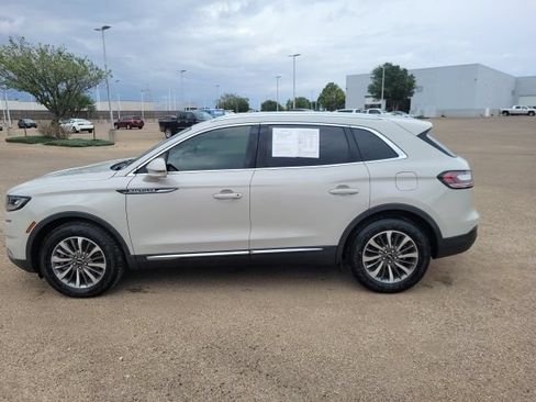 Used 2022 Lincoln Nautilus FWD w/ Premium Package image 9