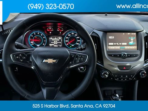 Used 2017 Chevrolet Cruze LT w/ Convenience Package FWD image 9