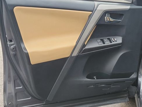 Used 2018 Toyota RAV4 XLE FWD image 13