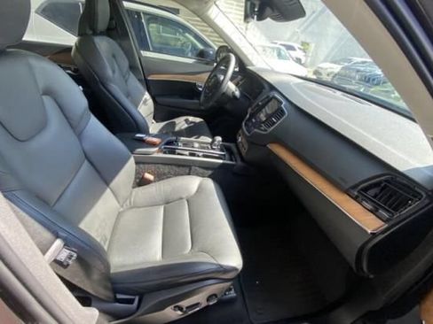 Used 2024 Volvo XC90 B6 Plus w/ Protection Package Premier AWD/4WD image 14
