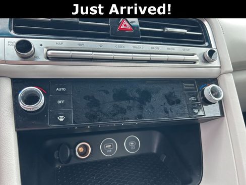 Used 2024 Genesis G70 2.5T image 19