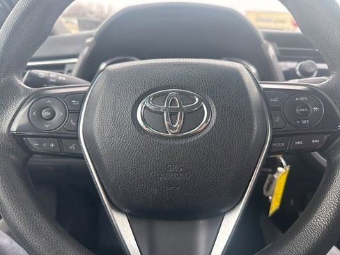 Used 2018 Toyota Camry LE image 21