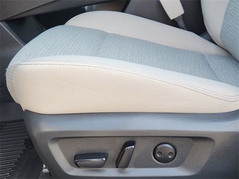 Used 2023 Nissan Rogue SV image 18