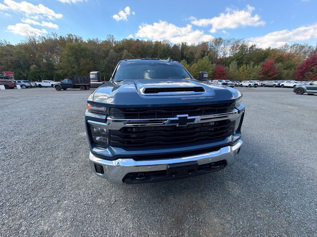 Used 2026 Chevrolet Silverado 3500 LT w/ Safety Package AWD/4WD image 2