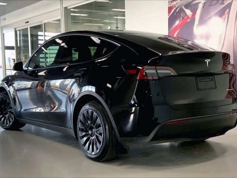 Used 2024 Tesla Model Y Long Range image 4