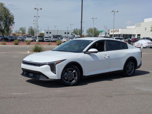 Certified 2025 Kia K4 FWD image 31
