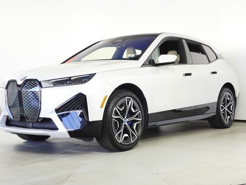 Used 2023 BMW iX xDrive50 w/ Sport Package image 2