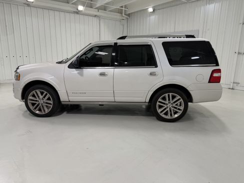 Used 2017 Ford Expedition Platinum RWD image 2