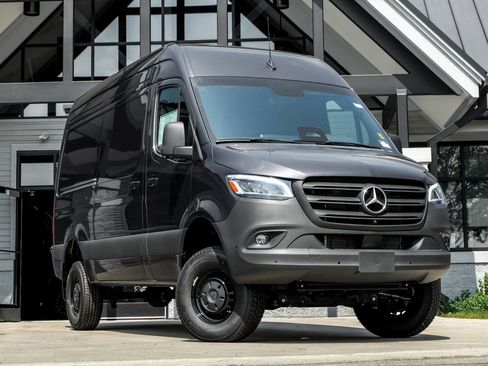 Used 2025 Mercedes-Benz Sprinter 2500 image 1
