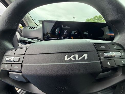 Used 2025 Kia K4 FWD image 27