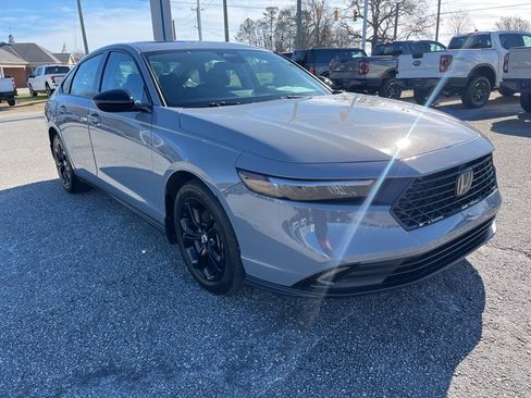 Used 2025 Honda Accord SE image 3