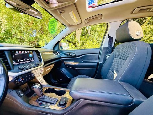 Used 2018 GMC Acadia SLE image 54