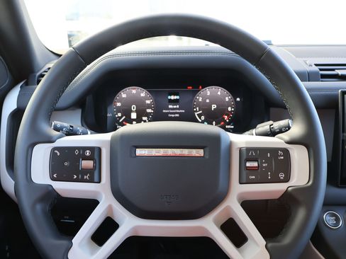 Used 2025 Land Rover Defender 110 S AWD/4WD image 18