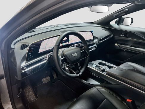 Used 2025 Cadillac Lyriq Sport AWD/4WD image 9