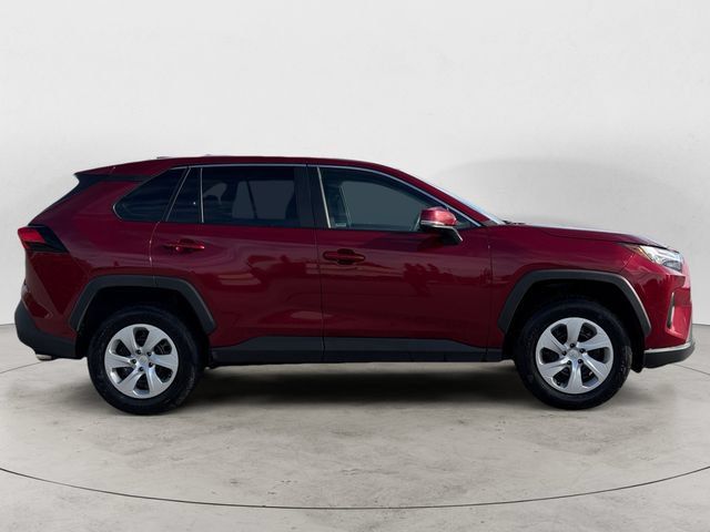 Used 2024 Toyota RAV4 LE AWD/4WD image 4