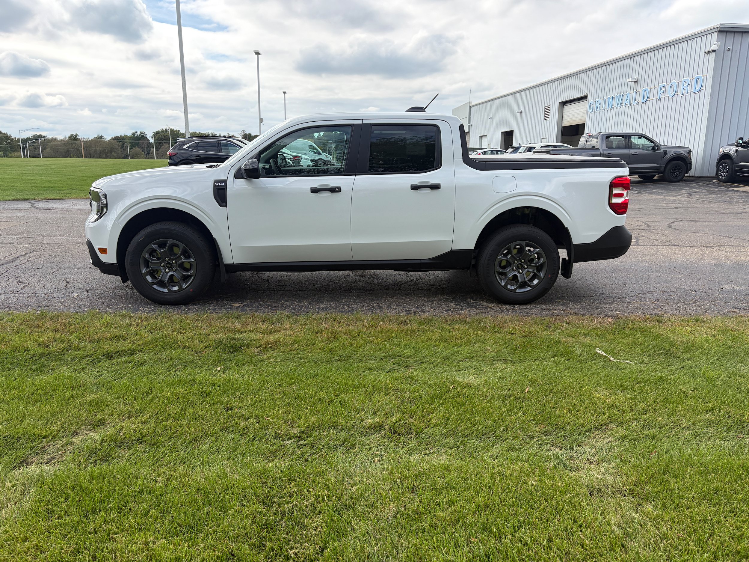 New 2026 Ford Maverick XLT w/ XLT Luxury Package FWD image 7