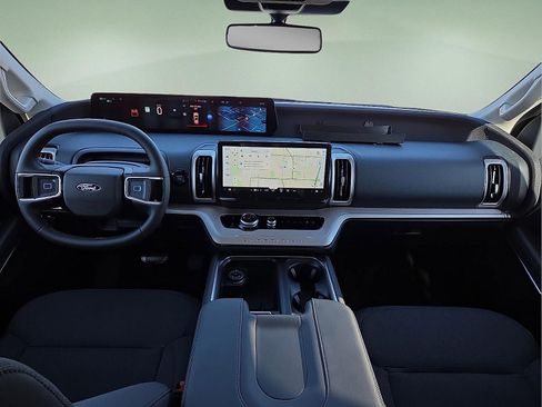 New 2026 Ford Expedition Active image 12