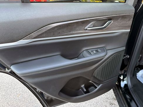 New 2025 Jeep Grand Cherokee Limited image 7