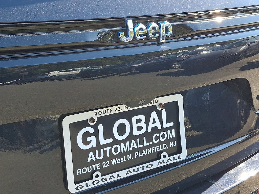 Used 2023 Jeep Grand Cherokee Overland AWD/4WD image 30