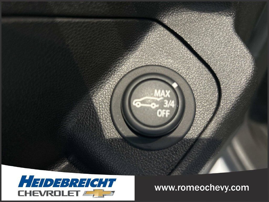 Used 2024 GMC Terrain SLE w/ Driver Convenience Package FWD image 31