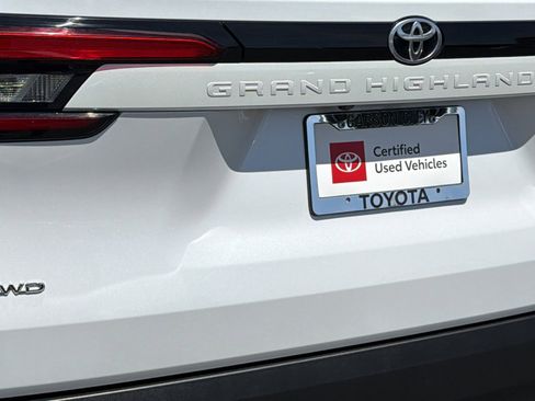 Used 2024 Toyota Grand Highlander AWD image 28