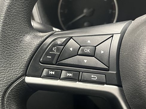 Used 2024 Nissan Altima 2.5 SV image 18