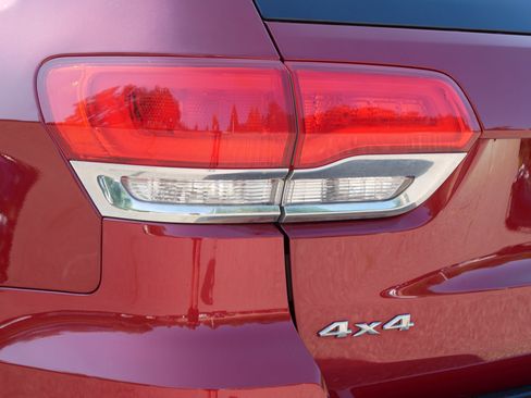 Used 2014 Jeep Grand Cherokee Limited w/ Trailer Tow Group IV AWD/4WD image 17