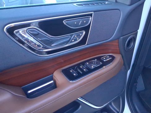 Used 2023 Lincoln Navigator Reserve w/ Monochromatic Package AWD/4WD image 15