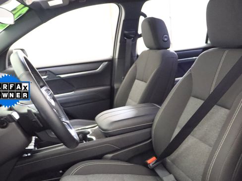Certified 2025 GMC Acadia Elevation AWD/4WD image 23