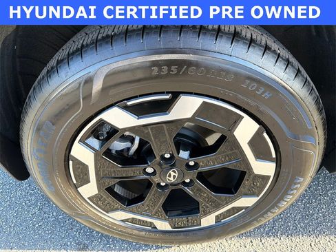 Used 2025 Hyundai Santa Fe SE w/ Tow & Go Package image 17