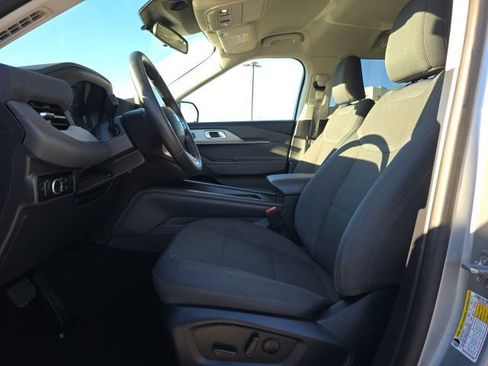 Used 2025 Ford Explorer Active AWD/4WD image 11