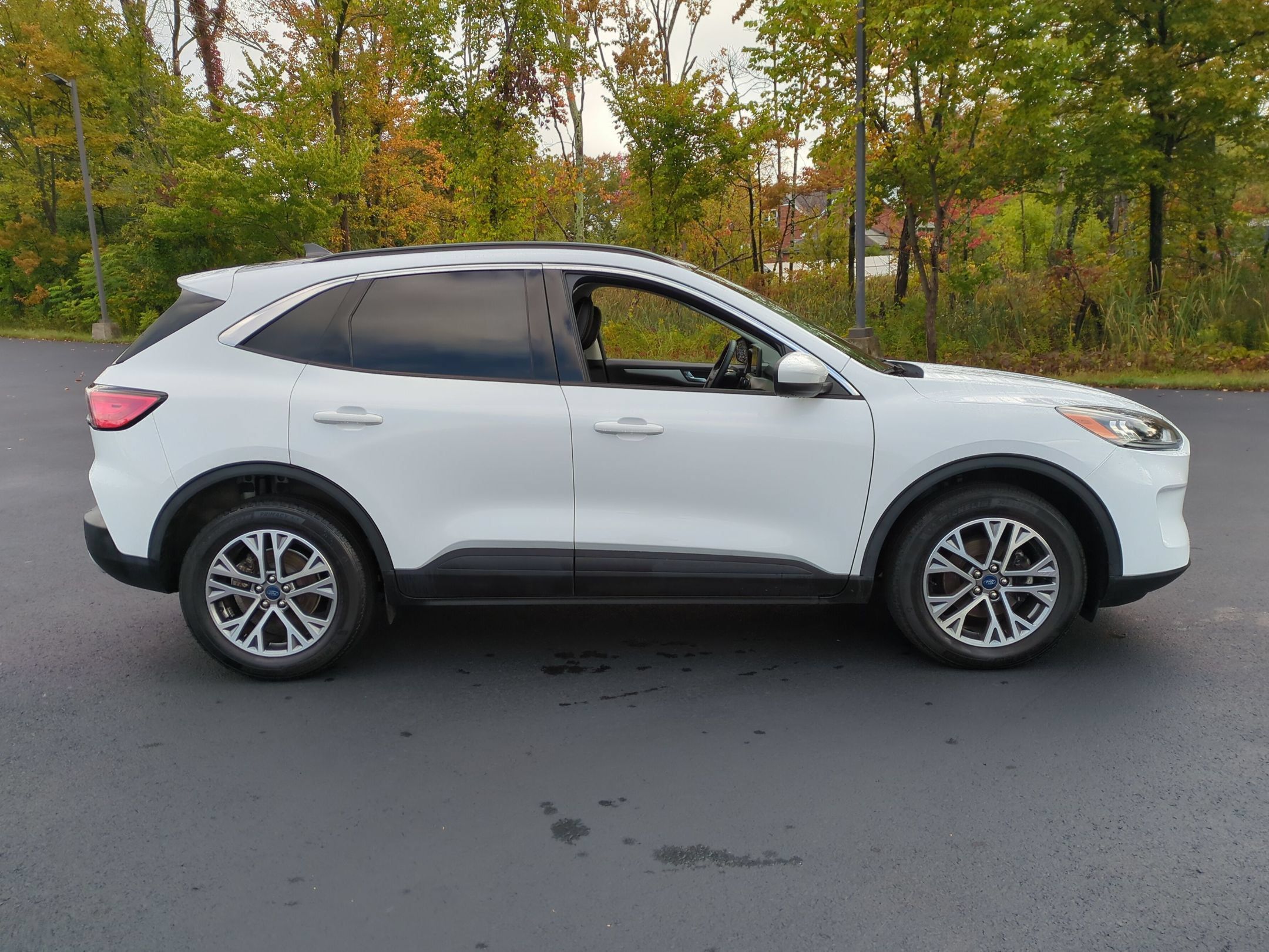 Used 2022 Ford Escape SEL w/ Technology Package AWD/4WD image 2