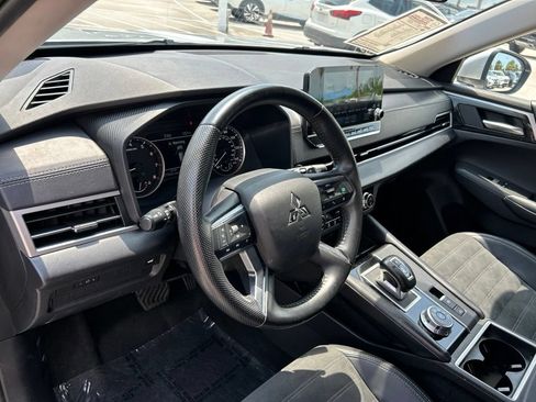 Used 2024 Mitsubishi Outlander SE FWD image 22