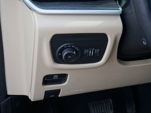 Used 2023 Jeep Grand Cherokee Limited w/ Luxury Tech Group II image 19