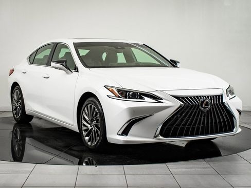 Certified 2025 Lexus ES 300h w/ Luxury Package image 12