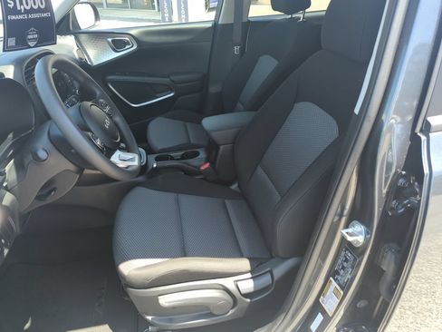 Used 2025 Kia Soul LX w/ LX Technology Package FWD image 12