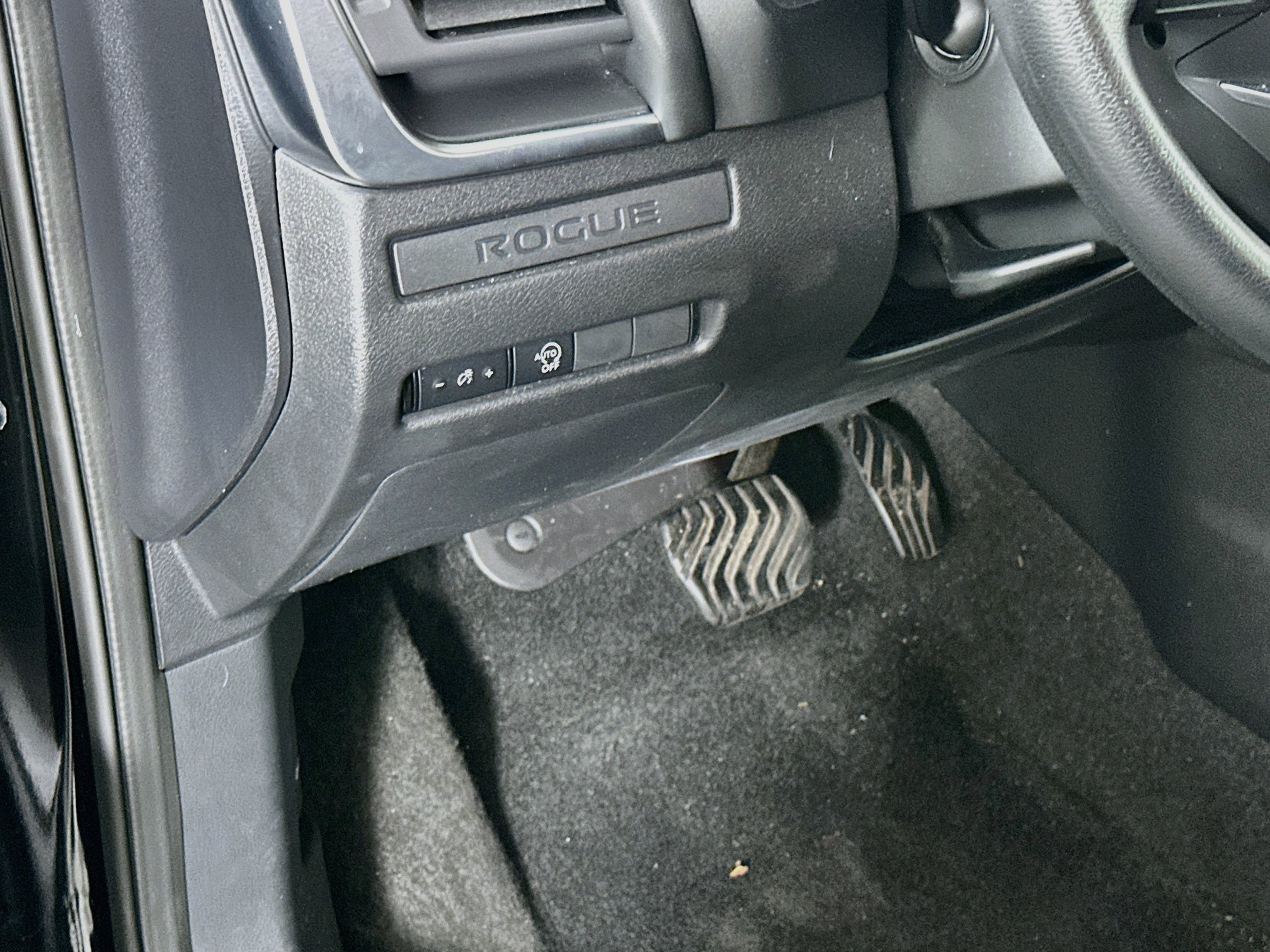 Used 2023 Nissan Rogue S FWD image 17