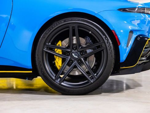 Used 2025 Aston Martin V8 Vantage Coupe image 17